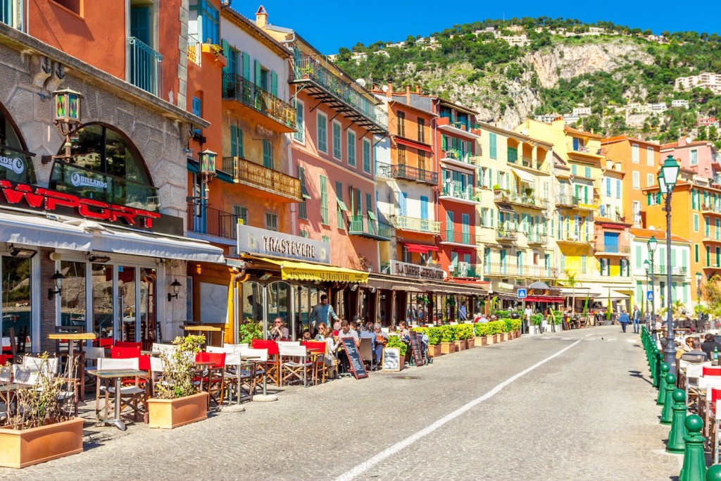 THỊ TRẤN ĐỊA TRUNG HẢI PHÚ QUỐC VỀ ĐÊM CÓ GÌ HẤP DẪN?